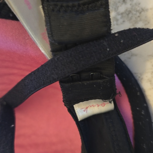 PINK bra - Picture 3 of 4